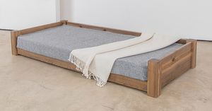 letto per cane in PET / in quercia / in legno massiccio / in noce