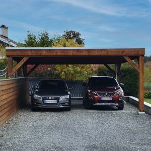 tettoia per posto-auto in legno