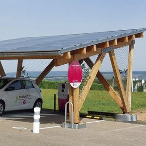 tettoia per posto-auto in legno