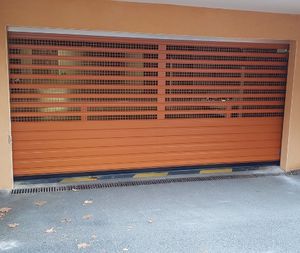 porta metallica avvolgibile per negozio