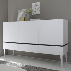 credenza con piedi alti