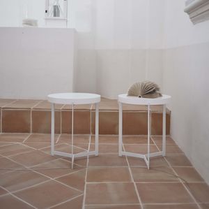 tavolo d'appoggio contemporaneo