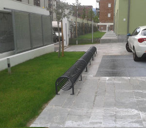 rastrelliera per biciclette a pavimento