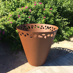 vaso da giardino in acciaio con rivestimento a polvere