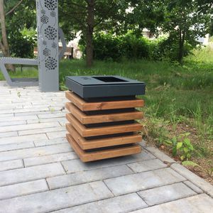 pattumiera pubblica / in acciaio galvanizzato / in acciaio con rivestimento a polvere / in pino