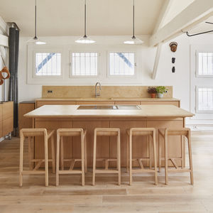 cucina moderna / in quercia / in pietra naturale / con isola