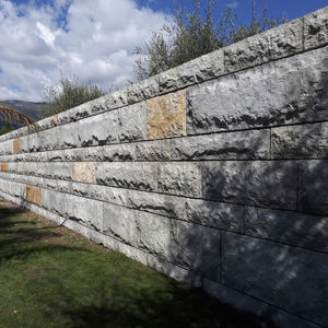 blocco di calcestruzzo aspetto pietra / pieno / per recinzione di giardino / per muro di contenimento