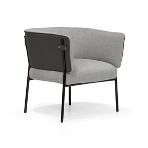 poltrona moderna / in pelle / in metallo laccato / piedi standard