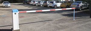 barriera per parcheggi / di controllo accessi / a sollevamento / in alluminio