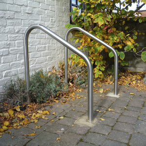 poggia-biciclette a pavimento / in acciaio galvanizzato / in acciaio inox / per spazio pubblico