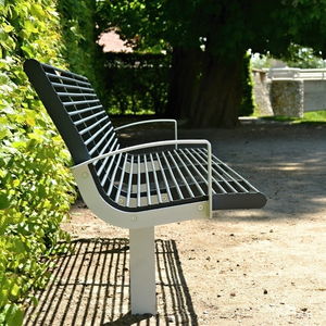 panca per spazi pubblici contemporanea