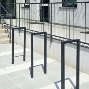 rastrelliera per biciclette a pavimento