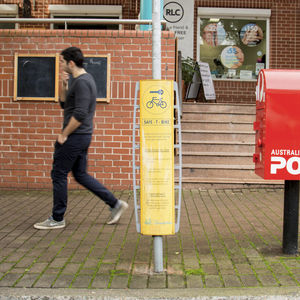 rastrelliera per biciclette a pavimento