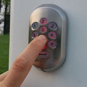 tastiera a codice per controllo accessi 1
