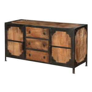 credenza in stile industriale