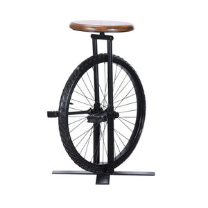 sgabello da bar design industriale