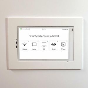 supporto per touchscreen da parete