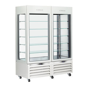 vetrina refrigerata con scaffali