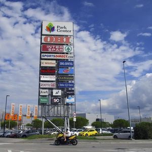 insegna pubblicitaria a pavimento