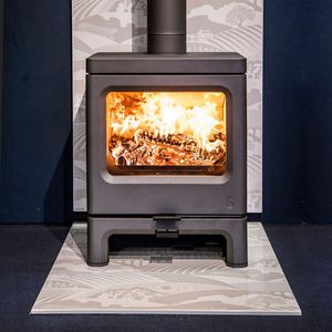 stufa a legna / in ghisa / moderna / 7 kW
