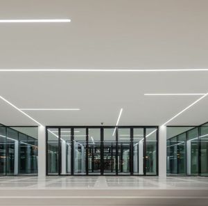 profilato per porte in alluminio 1