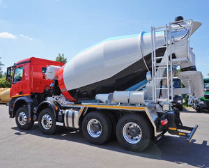camion betoniera per cemento