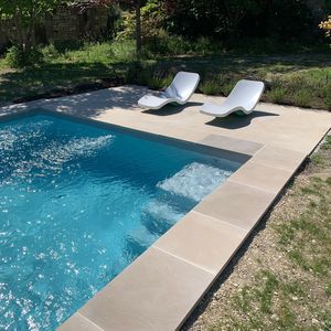 bordo di piscina in pietra naturale 1