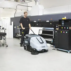 Karcher KM 75/40 W G Spazzatrice Uomo a Terra Benzina Motore Kohler
