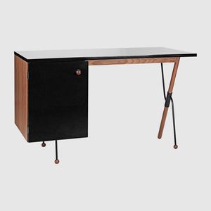scrivania in legno
