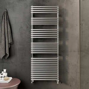 scaldasalviette ad acqua calda