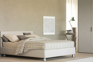 letto matrimoniale / moderno / imbottito / con testiera