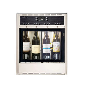 distributore di vino in calice sottopiano