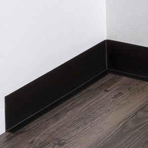 battiscopa nero 1