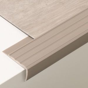 profilo per gradini in PVC 1