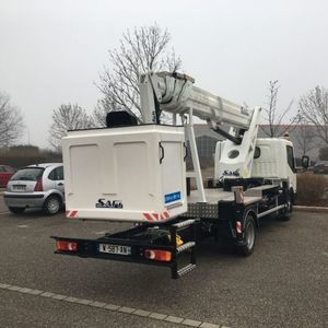 piattaforma telescopica su autotelaio