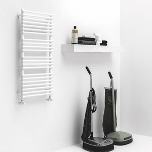 scaldasalviette ad acqua calda