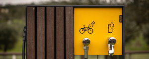 stazione di riparazione biciclette in metallo