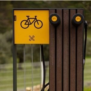 stazione di riparazione biciclette in metallo 1