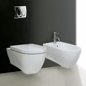 WC da appoggio / sospeso / in ceramica / con sciacquone ad incastro