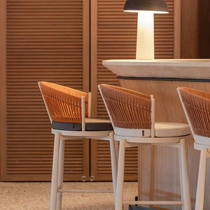 sgabello contemporaneo