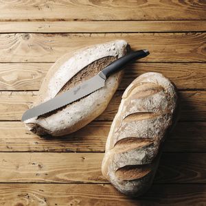 coltello da pane con manico in plastica