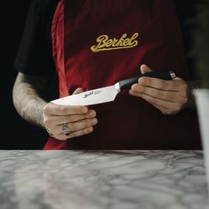 coltello da chef con manico in plastica