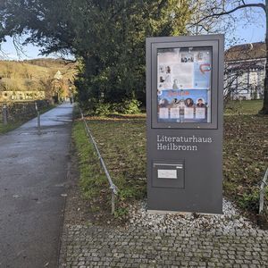 totem pubblicitario