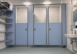 parete divisoria per bagni in HPL