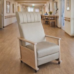 poltrona medica in legno 1