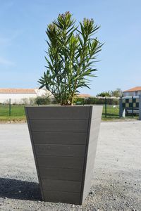 fioriera in materia plastica