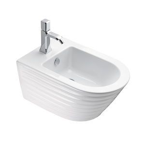 bidet sospeso / in ceramica