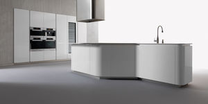 cucina moderna / impiallacciata in legno / in legno laccato / con isola