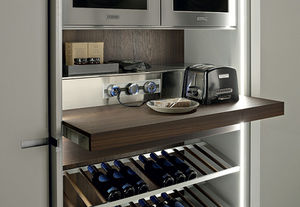 mobile alto per cucina contemporaneo 1