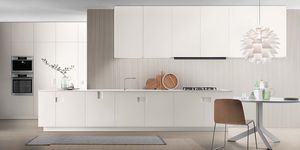 cucina moderna / in legno / laccata / con maniglia integrata